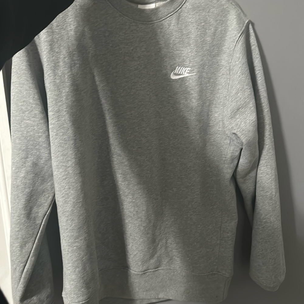 Gently Used Grey Nike Crewneck🩶